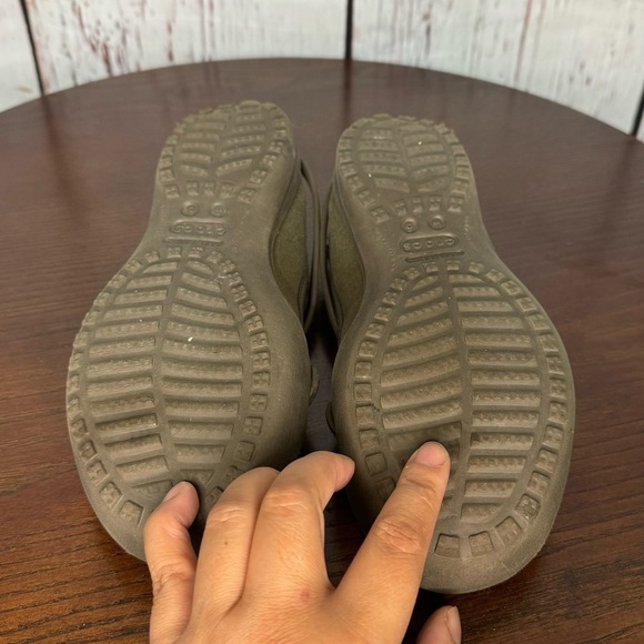 CROCS women’s loafer flats in chocolate brown color size 6 removable insole GUC - Picture 4 of 15